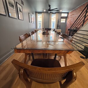 Dining - Modern & Vintage Vibes, W/ Roof Deck Near Stadiums, Transit & Center City Sites (Philadelphia)