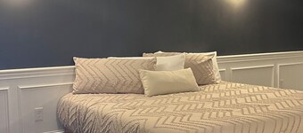 ELITE SUITES  5 BEDROOM RETREAT