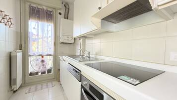 Fridge, dishwasher
