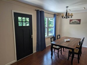 Dining - Cozy Cottage Cabin #1 (Bull Shoals)