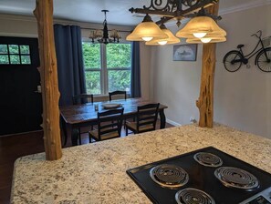 Dining - Cozy Cottage Cabin #1 (Bull Shoals)