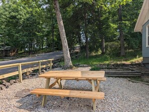 Outdoor dining - Cozy Cottage Cabin #1 (Bull Shoals)