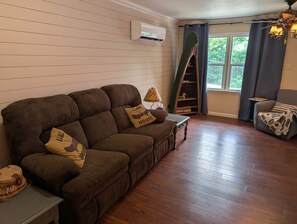 Smart TV - Cozy Cottage Cabin #1 (Bull Shoals)