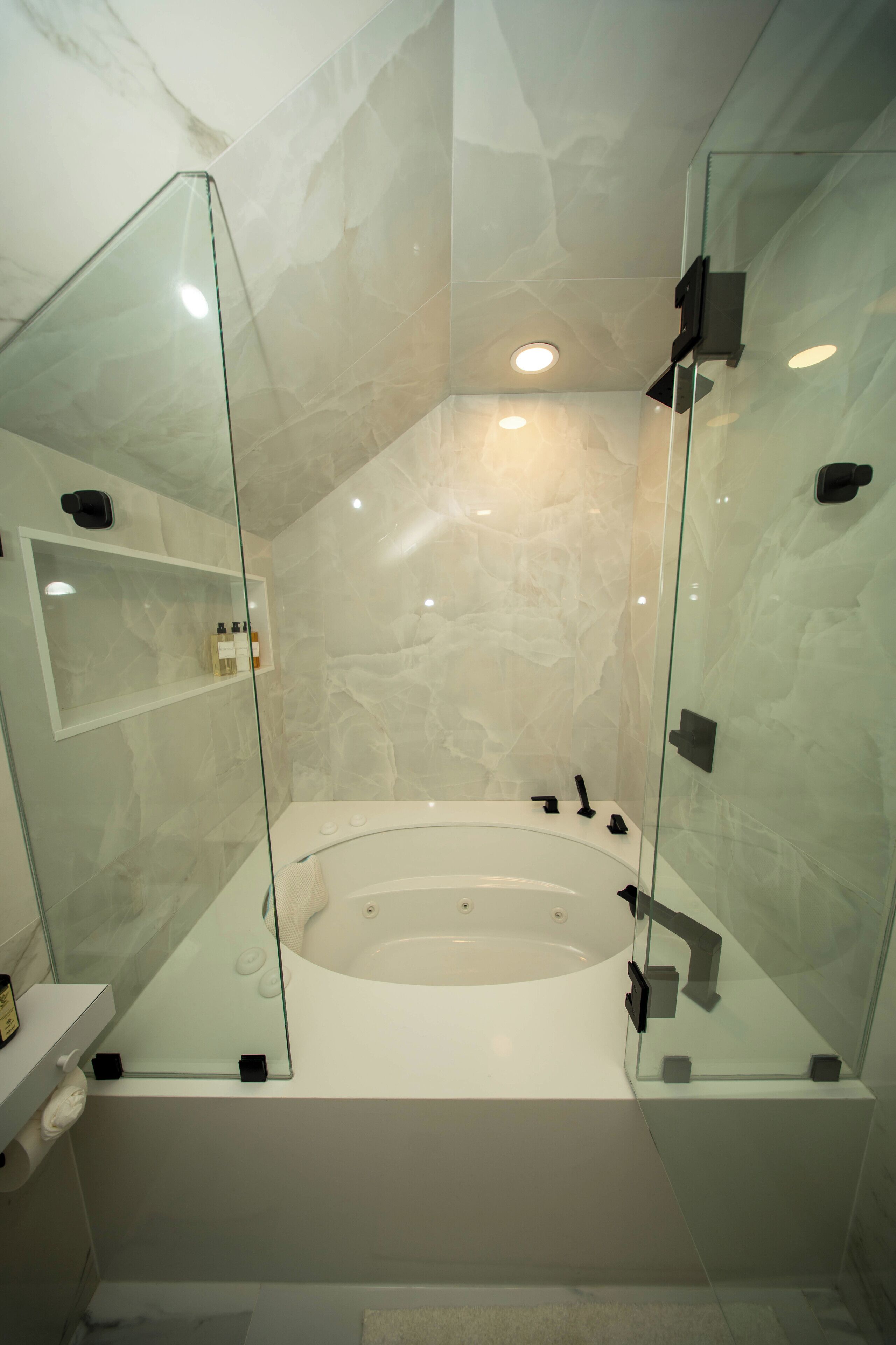 Shower, jetted bath, hair dryer, towels