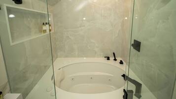 Shower, jetted bath, hair dryer, towels