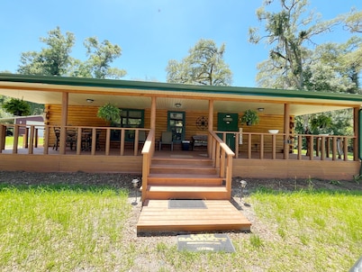 The Cabin at Oakwood Acres in Fort White, newly renovated