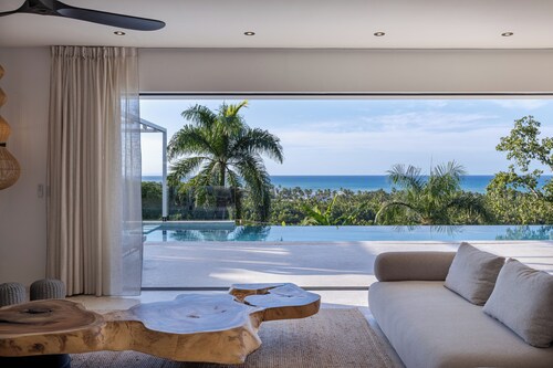 Luxury Ocean-View Villa in Las Terrenas 5 Suites, Pool & Beach Access