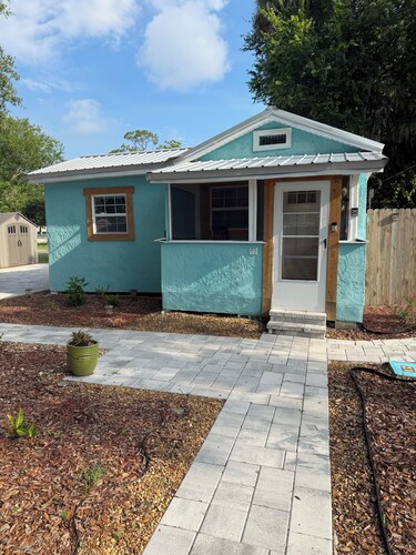 Cozy 1-bedroom cottage in peaceful New Smyrna Beach, restful, travel nurse ok