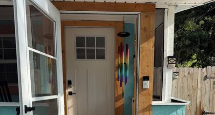 Cozy 1-bedroom cottage in peaceful New Smyrna Beach, restful, travel nurse ok