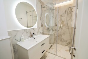 Bathroom - Noni Residence (Tiranë)