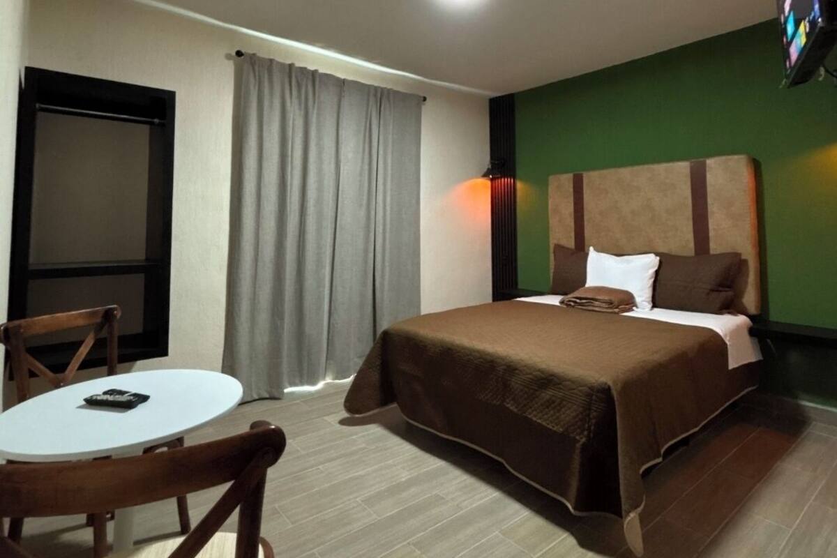 Premium Room | Laptop workspace, blackout curtains, iron/ironing board, free WiFi