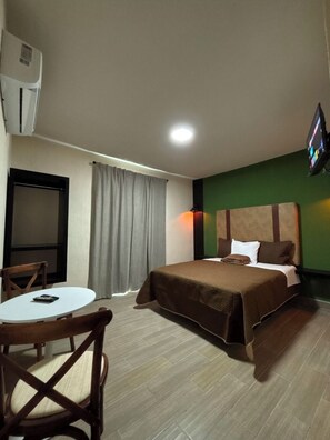 Premium Room | Laptop workspace, blackout curtains, iron/ironing board, free WiFi - Royal Madero Inn Playa (Ciudad Madero)