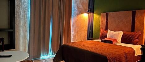 Premium Room | Laptop workspace, blackout drapes, iron/ironing board, WiFi (free)
