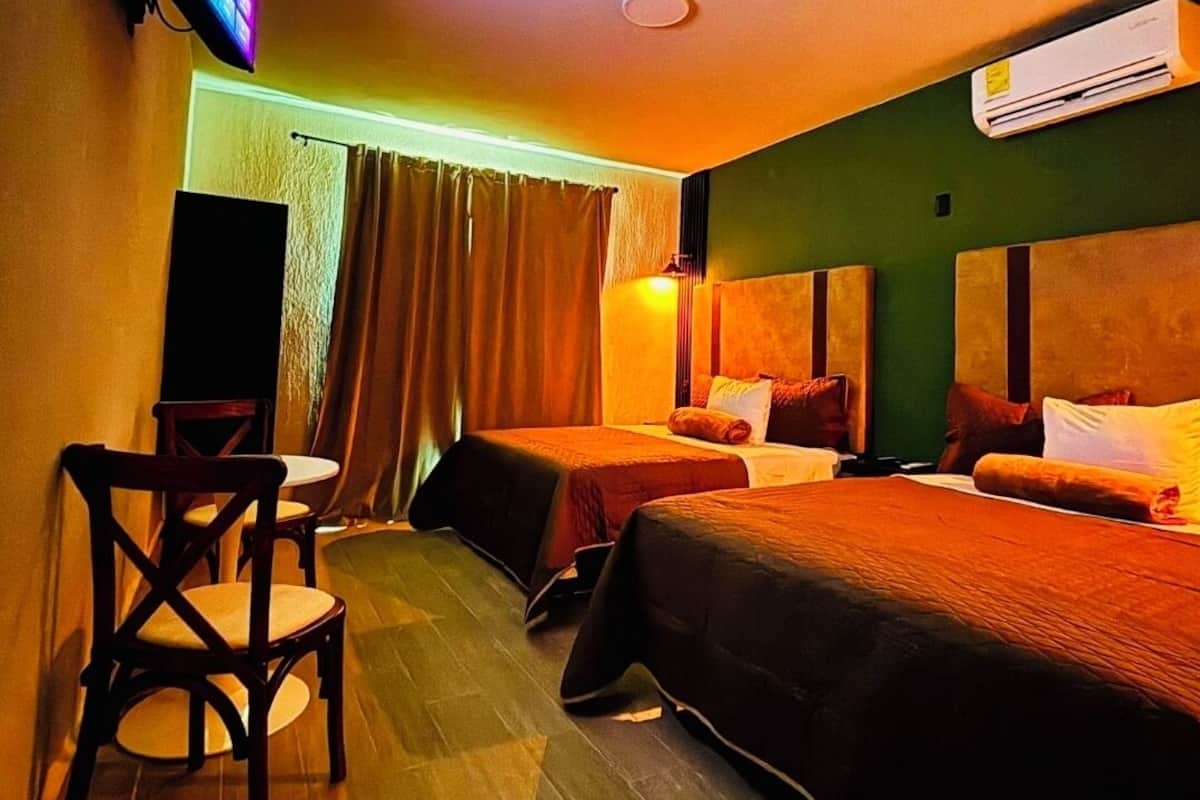Double Room | Laptop workspace, blackout curtains, iron/ironing board, free WiFi