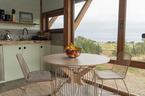 Family Apartment, Ocean View | Dining