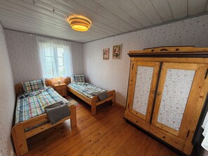 2 bedrooms, WiFi, bed sheets