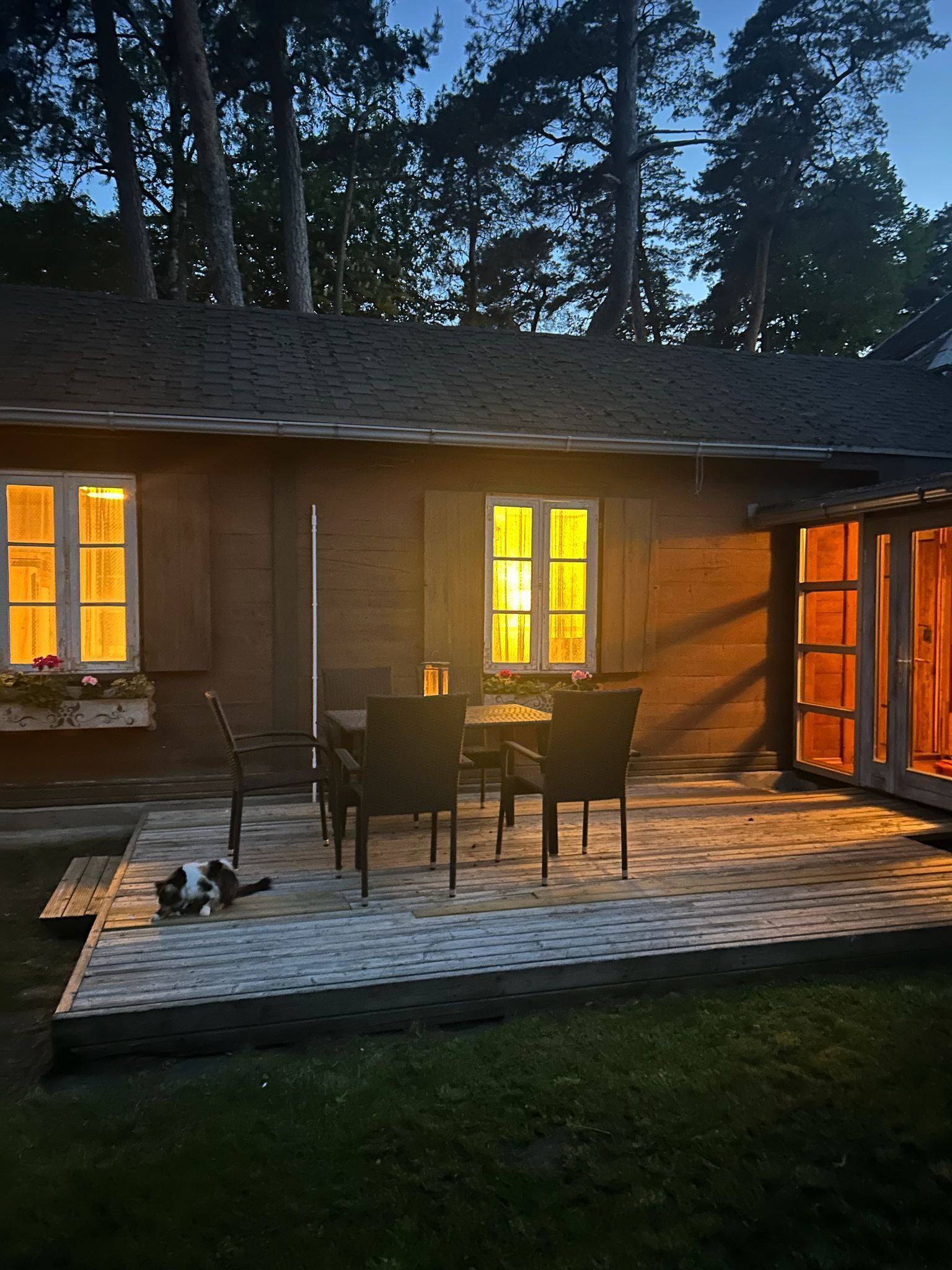Outdoor dining