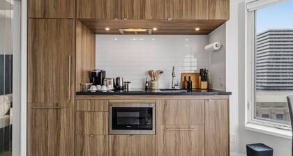 Chic Yorkville 1BR Suite