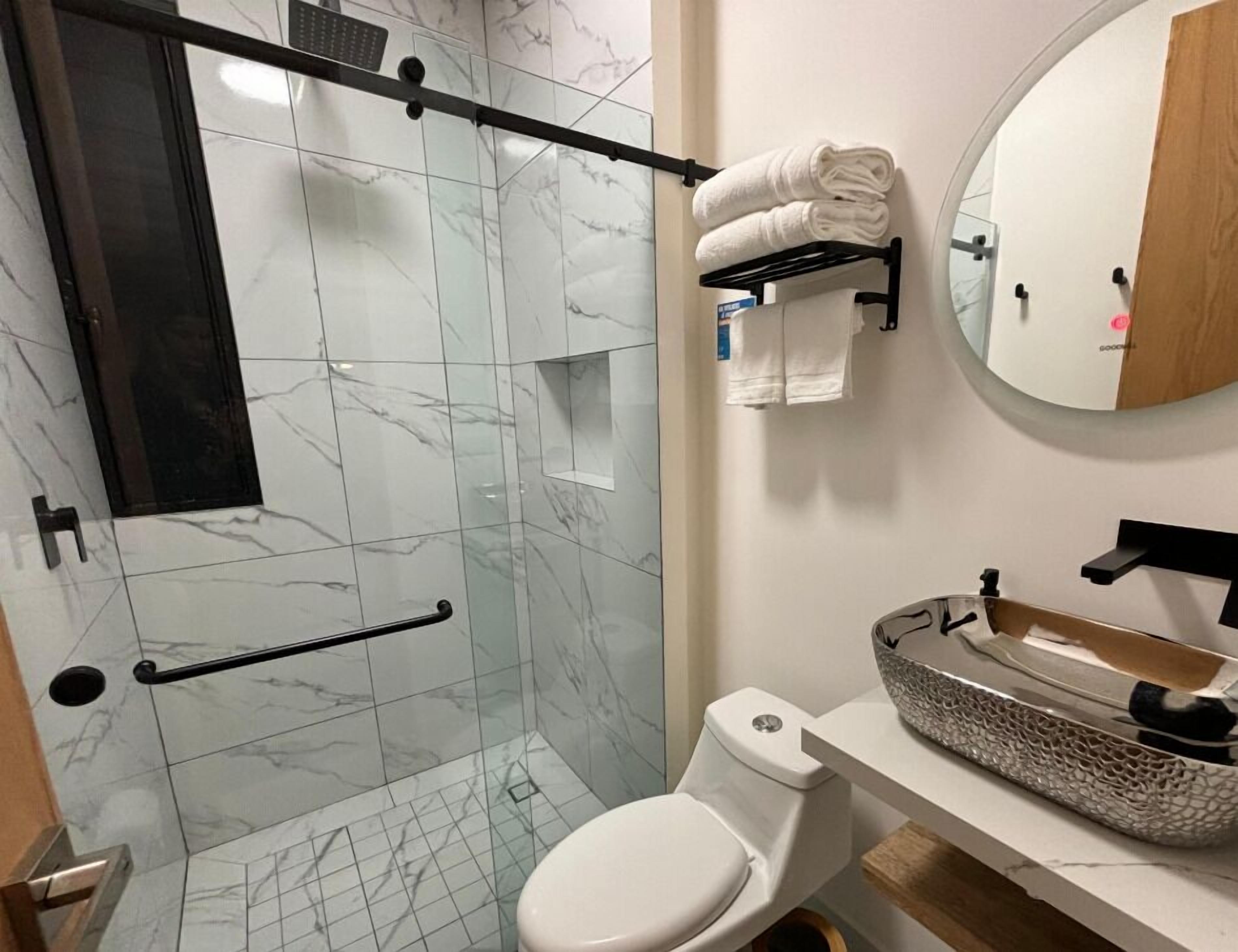 Apartamento, balcón | Baño | Secador de pelo y toallas