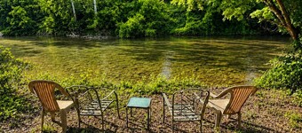 Spacious 6-bedroom house with pool and easy access to Hatfield McCoy Trails