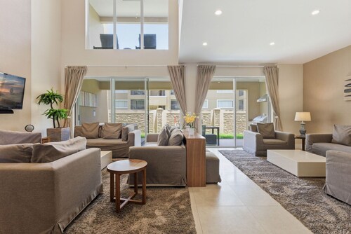 Upscale 3BR Suites, Patio With BBQ & Jacuzzi