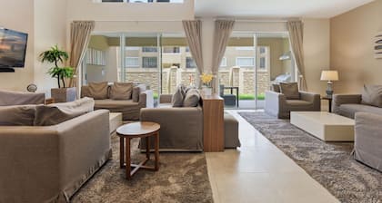 Upscale 3BR Suites, Patio With BBQ & Jacuzzi