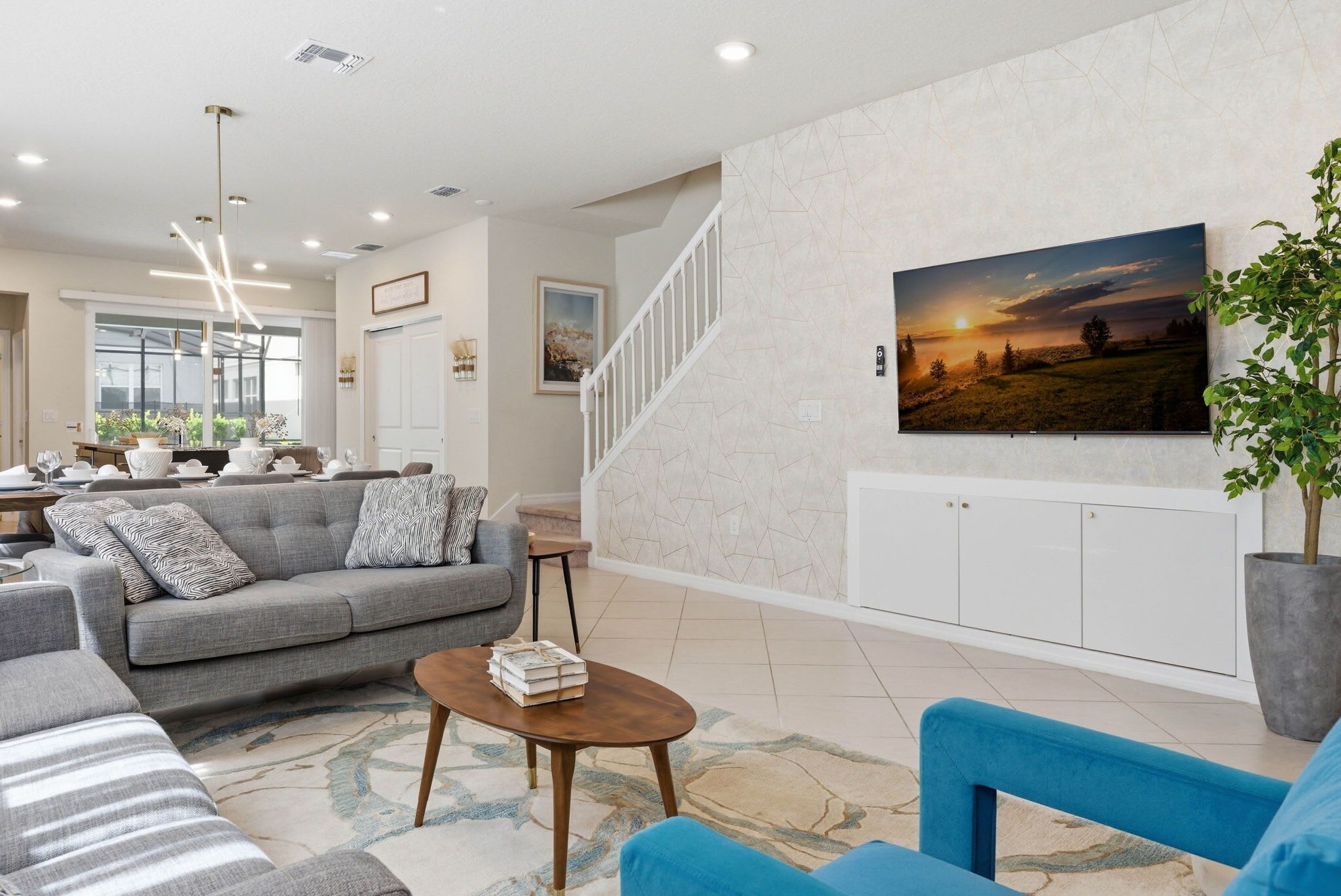 House (5 Bedrooms) | Living area