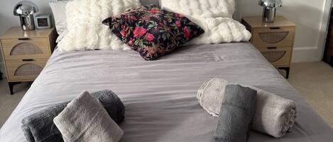 2 bedrooms, WiFi, bed sheets