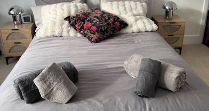 2 Bedroom self contained rooms in Central Christchurch