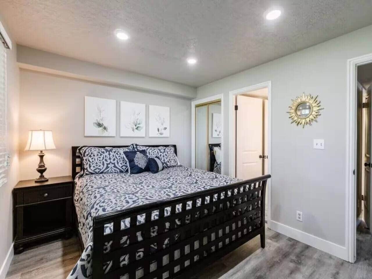 2 bedrooms, desk, iron/ironing board, travel crib