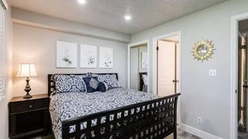 2 bedrooms, desk, iron/ironing board, travel crib