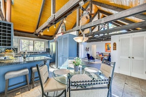 A spacious kitchen with a large island, a dining area with a glass table, and a living room with a sofa and chairs. - Sedona Wellness Retreat Near Trails & Downtown (Sedona)