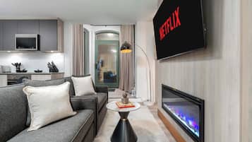 Fernseher, Kamin, Arbeitsbereiche