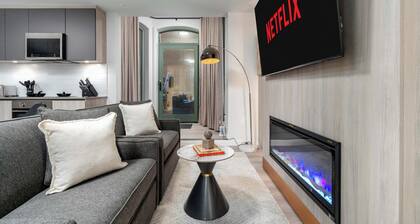 Boutique 4BR Aparthotel • Sleeps 10 • Free Parking
