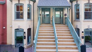Unclassified image, 3 of 46, button - Boutique 3BR Retreat • Sleeps 7 • Free Parking (Toronto)