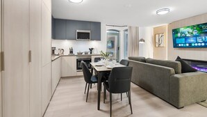 Interior - 1BR Boutique Lower Suite • Sleeps 4 • Free Parking (Toronto)