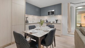 Dining - 1BR Boutique Lower Suite • Sleeps 4 • Free Parking (Toronto)