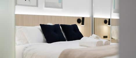Desk, iron/ironing board, WiFi, bed sheets