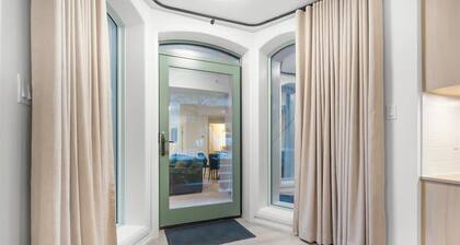 1BR Lower Boutique Suite • Sleeps 4 • WiFi+Parking
