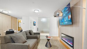TV, fireplace - 1BR Lower Boutique Suite • Sleeps 4 • WiFi+Parking (Toronto)