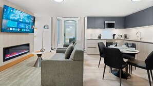 Interior - 1BR Lower Boutique Suite • Sleeps 4 • WiFi+Parking (Toronto)