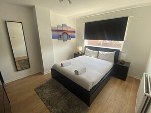 3 bedrooms, iron/ironing board, WiFi, bed sheets