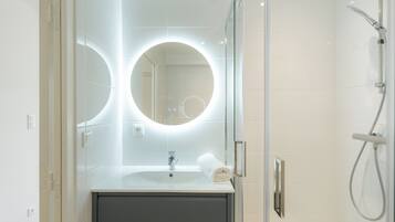 Shower, towels