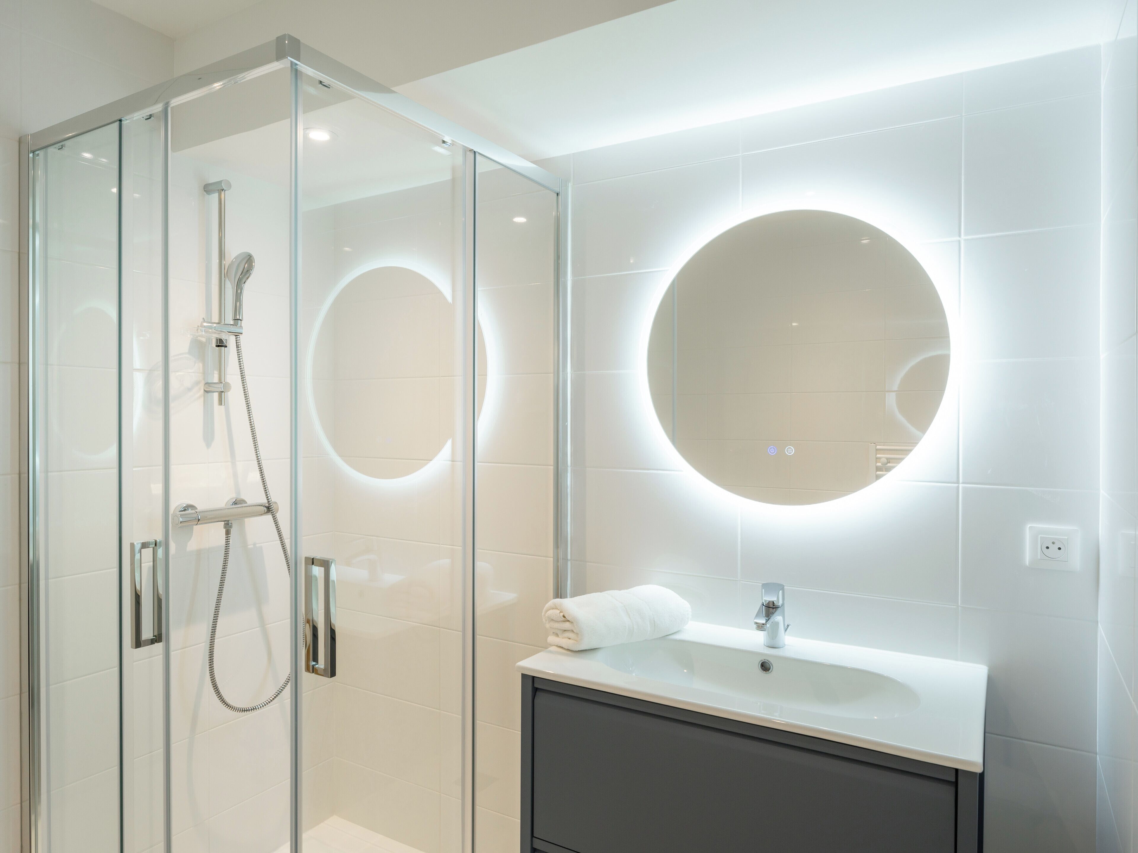 Shower, towels