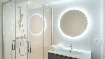 Shower, towels