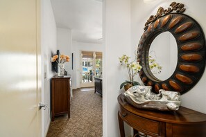 Interior - Legacy Villas Resort Deluxe King - Tahiti Poolside Suite with Private Patio (La Quinta)