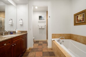 Bathroom - Legacy Villas Resort Deluxe King - Tahiti Poolside Suite with Private Patio (La Quinta)