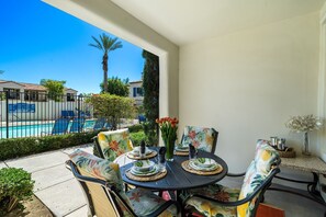 Outdoor dining - Legacy Villas Resort Deluxe King - Tahiti Poolside Suite with Private Patio (La Quinta)