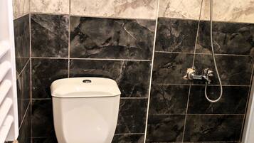 Apartment, Mehrere Betten, Küche | Badezimmer | Duschwanne, Handtücher, Seife, Shampoo