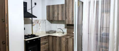 Apartment, Multiple Beds, Kitchen | Private kitchen | Fridge, oven, stovetop